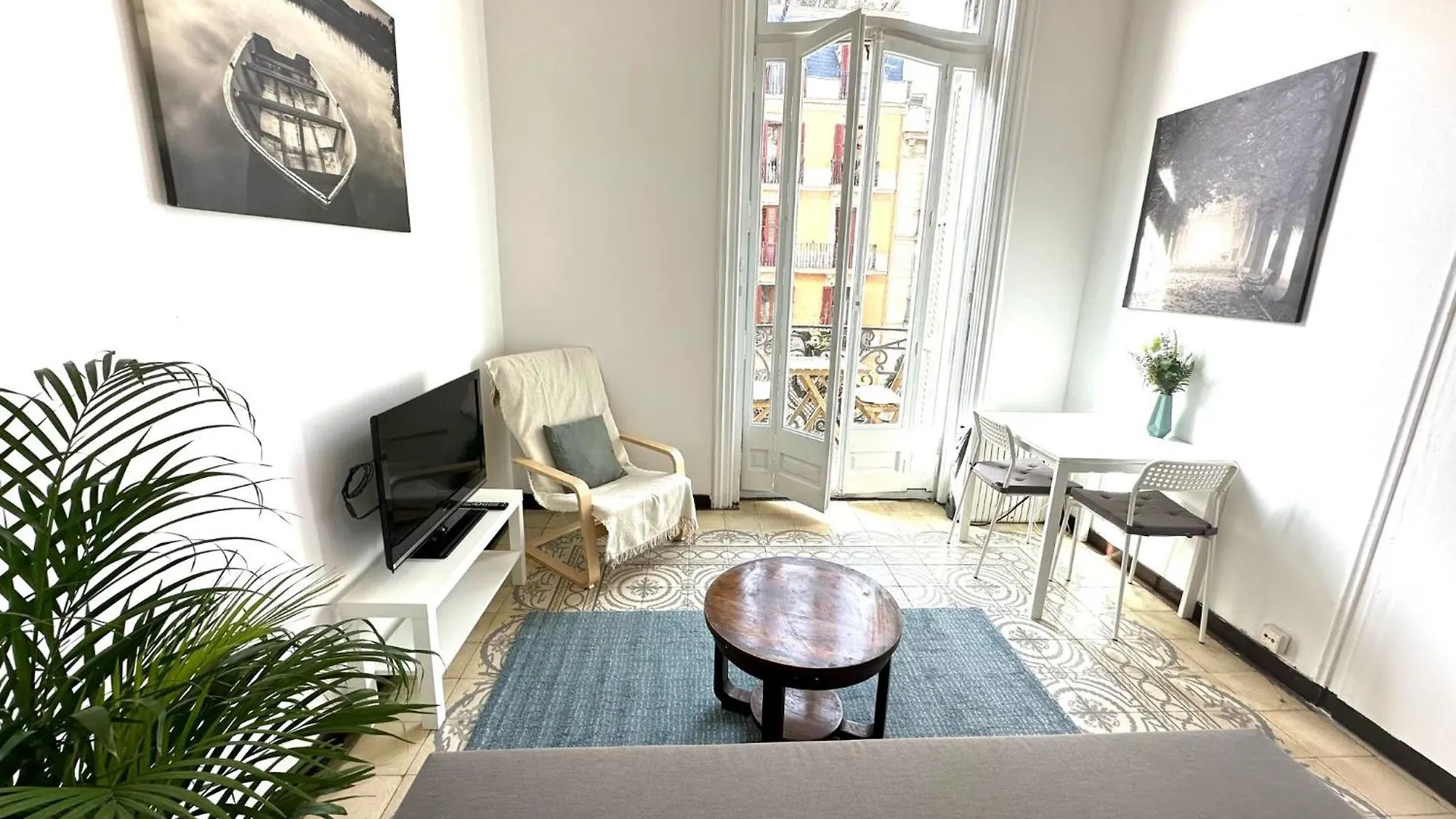 Barcelona Central Apartments