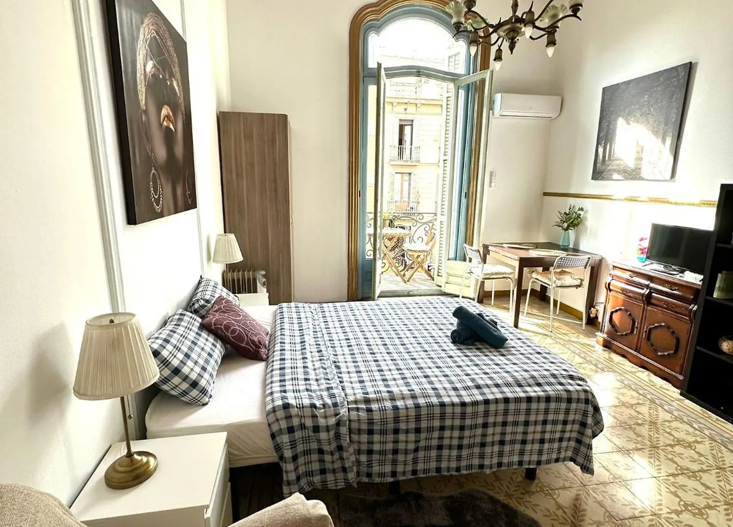 Barcelona Central Apartments